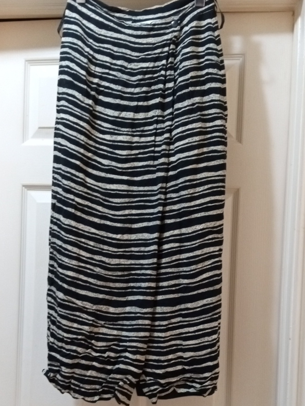 $ 1 >>>>>>Rena Rowan Black and White Striped Maxi Skirt